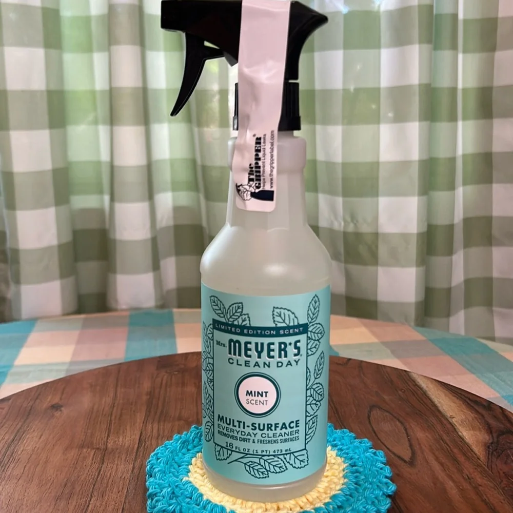 Mrs Meyer’s Limited Edition Scent Mint Scent Multi Surface Cleaner 16 Oz New - Picture 1 of 7